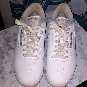 Cute sneakers 🤍👟